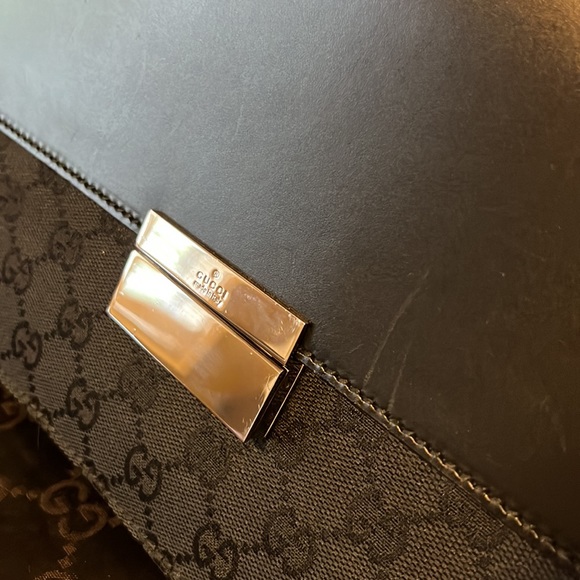 Authentic Gucci Leather & Canvas Clutch Bag with hidden wristlet - Picture 4 of 16